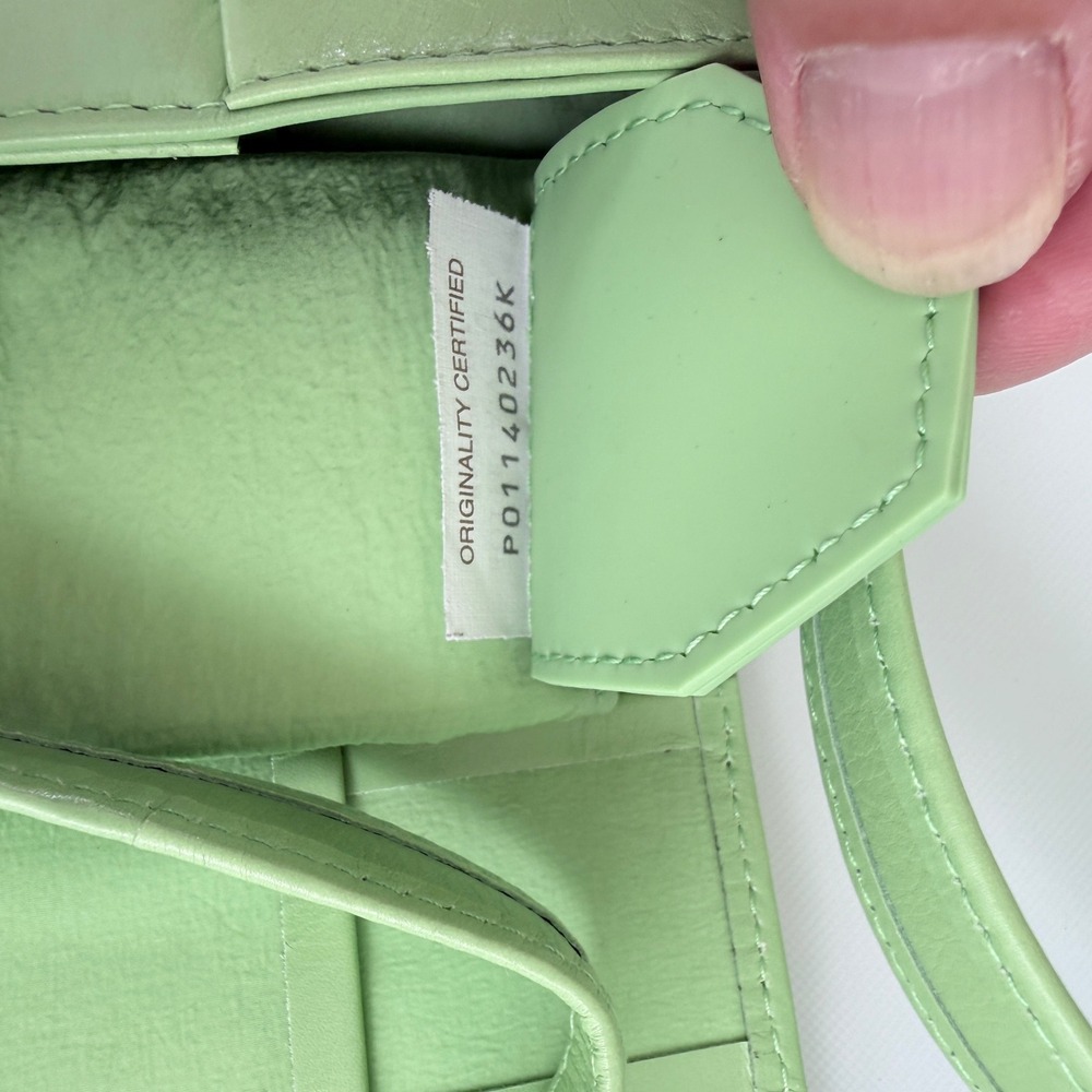 Bottega Veneta Cassette Wallet on Strap Green Maxi Intrecciato Leather 667048 - Picture 14 of 16